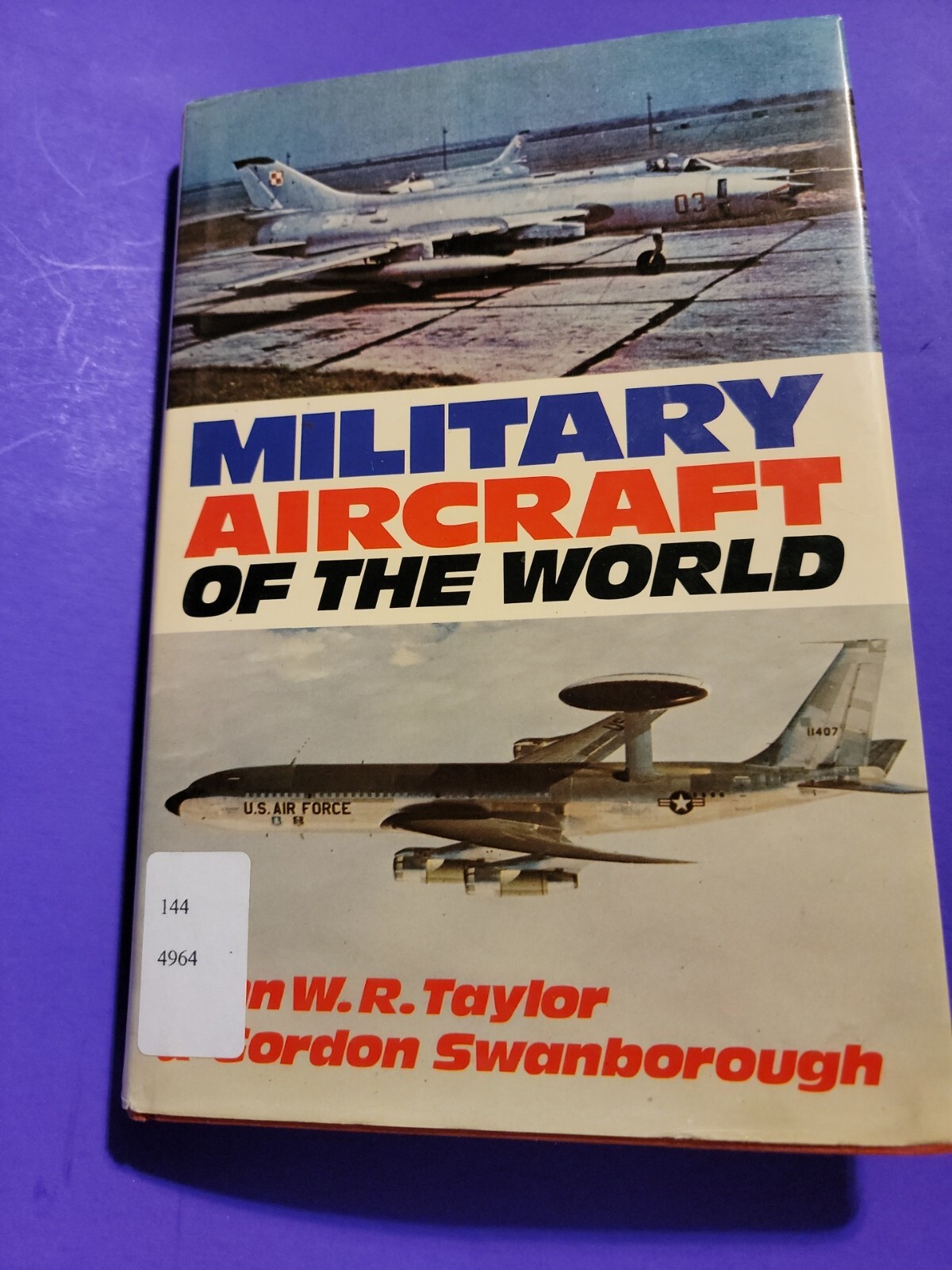 Military Aircraft of the World – 223 pages, BW Photos