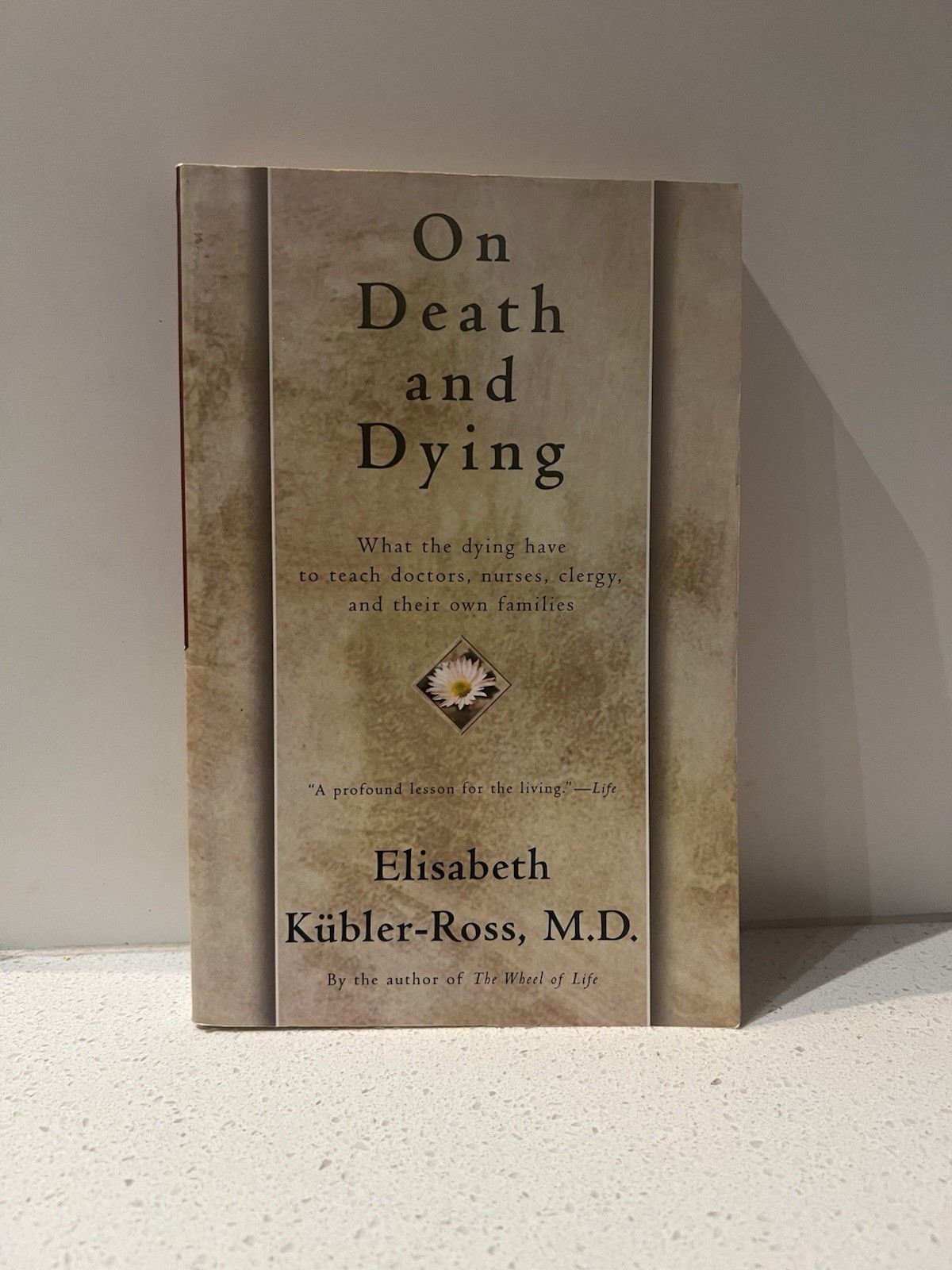 On Death and Dying by Elisabeth Kübler-Ross (1997, Trade Paperback)