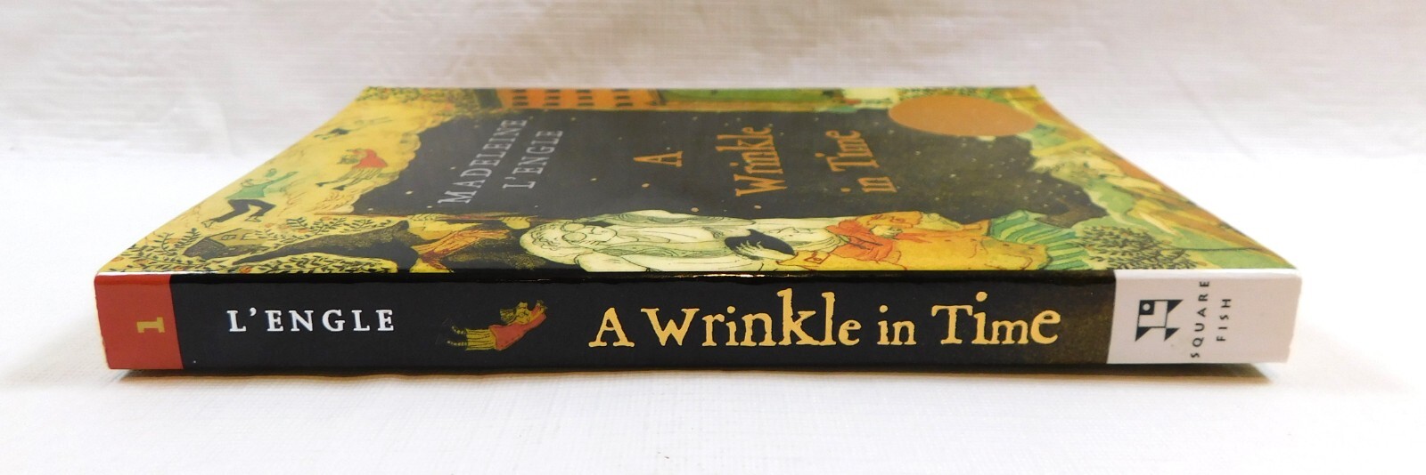 A Wrinkle in Time by Madeleine LEngle, 2007 Paperback