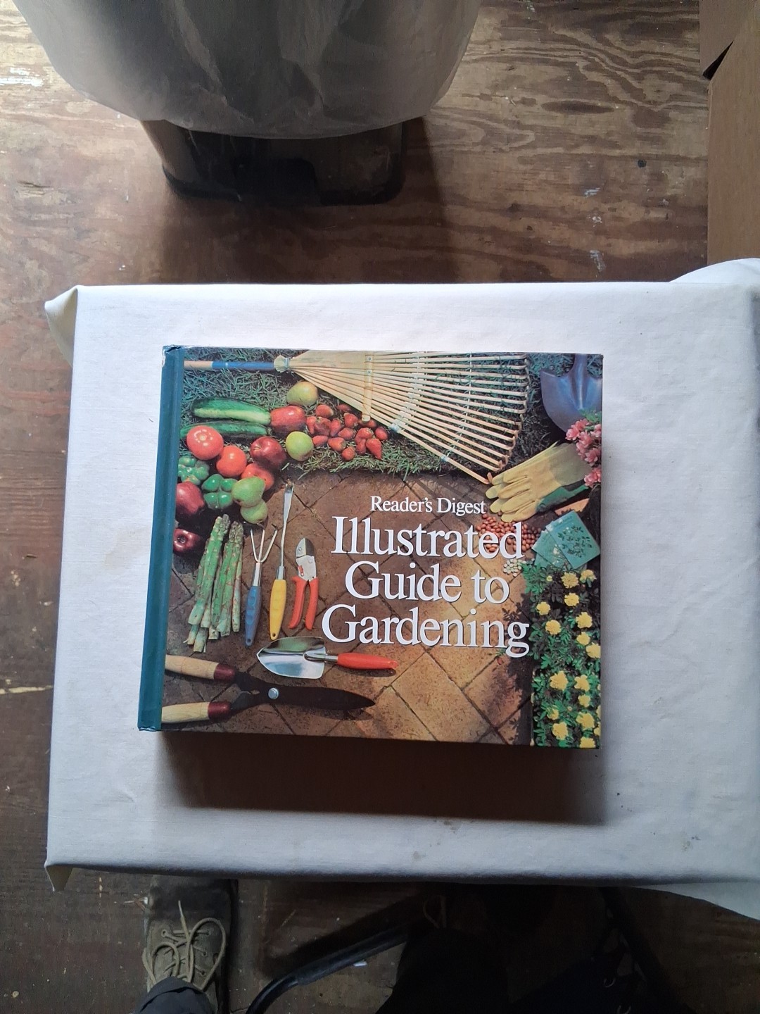 Readers Digest Illustrated Guide to Gardening Reader’s Digest Editors (HC)