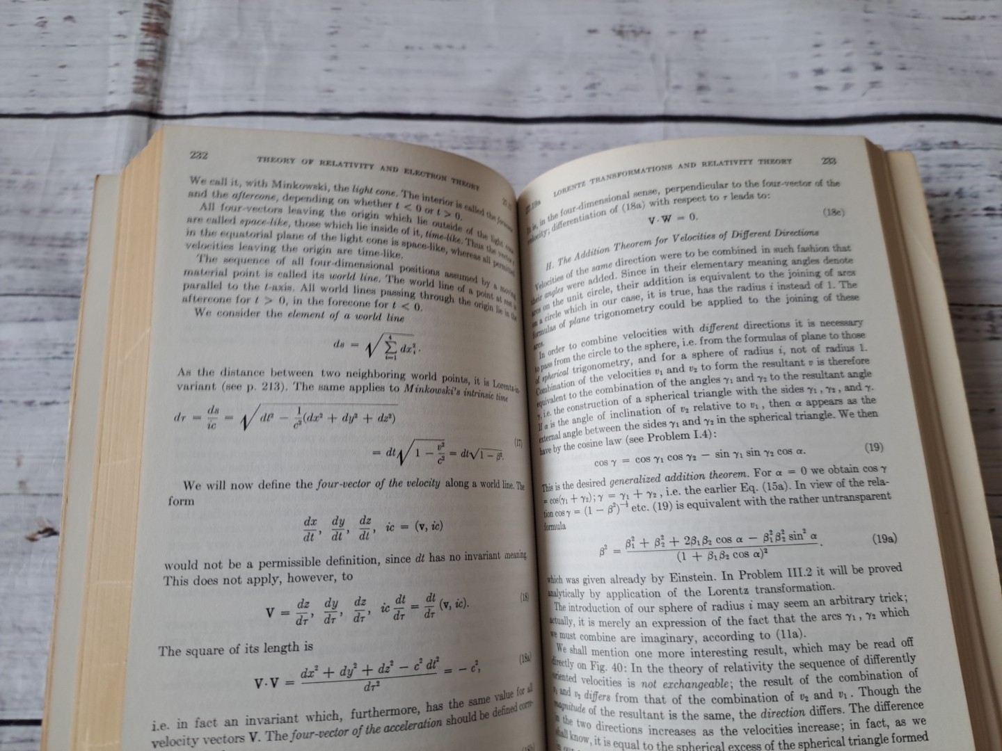 ELECTRODYNAMICS: LECTURES ON THEORETICAL PHYSICS: 3 By Arnold Sommerfeld