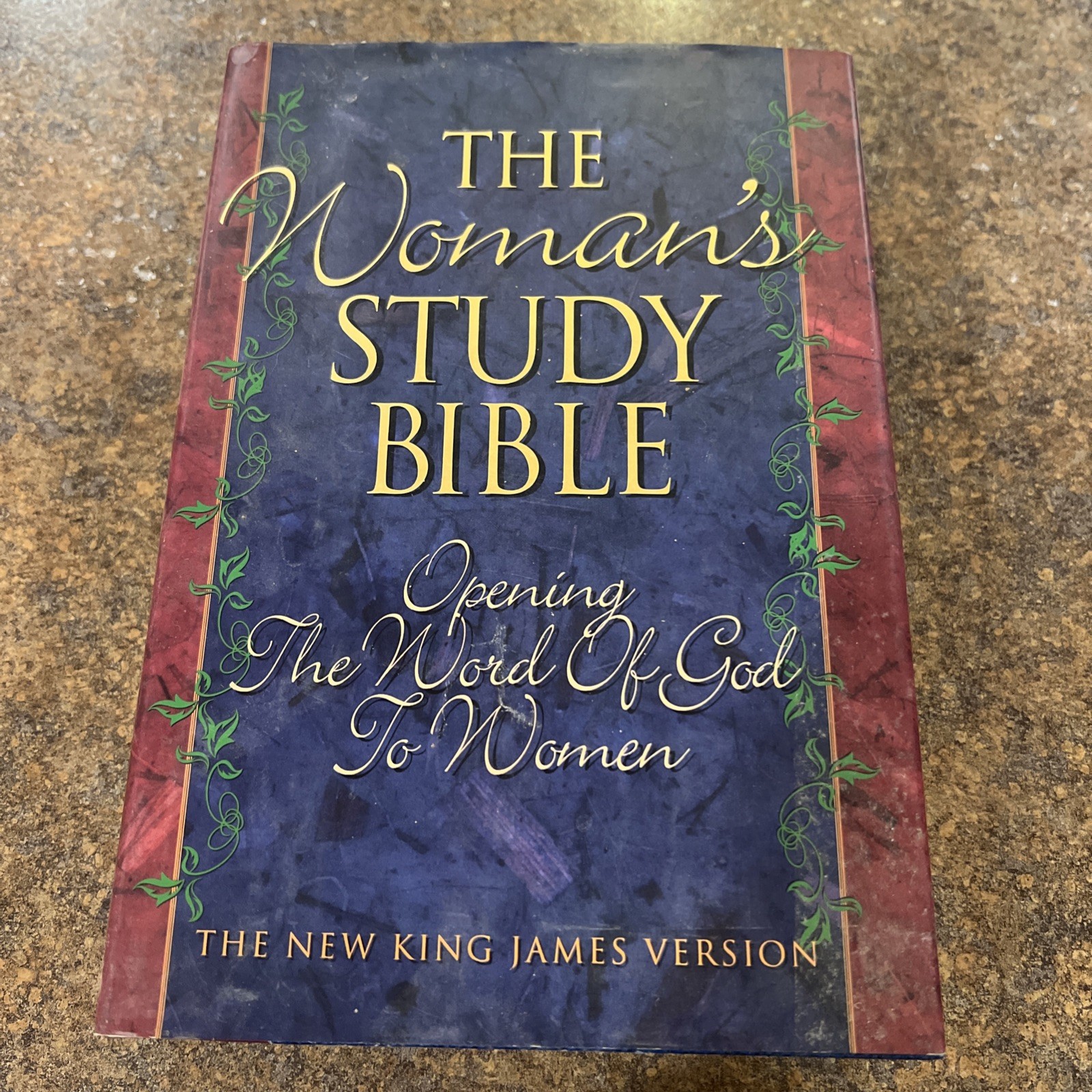 Woman’s Study Bible : Opening the Word of God to Women by Thomas Nelson…