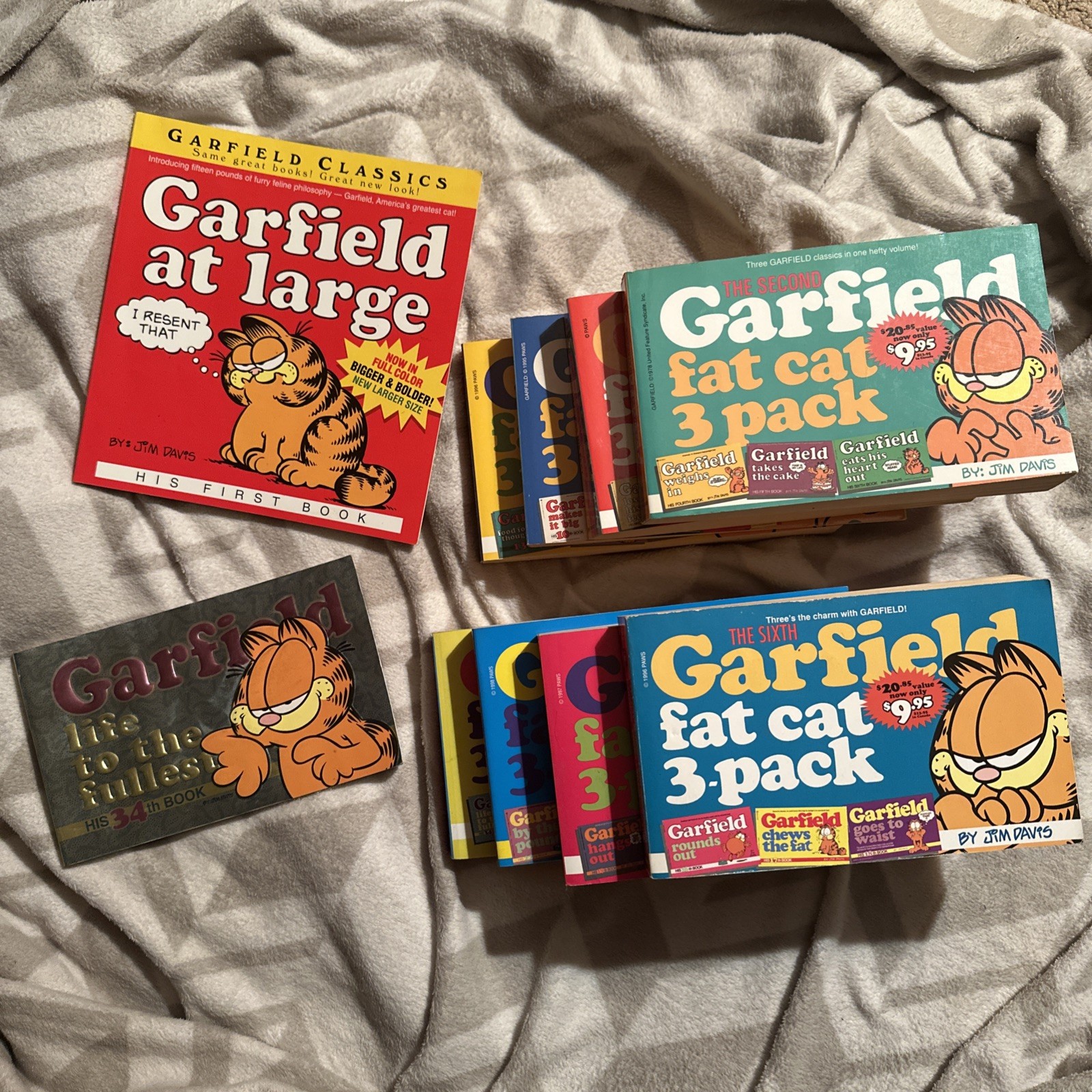 Lot of 10 GARFIELD Comics Books by Jim Davis