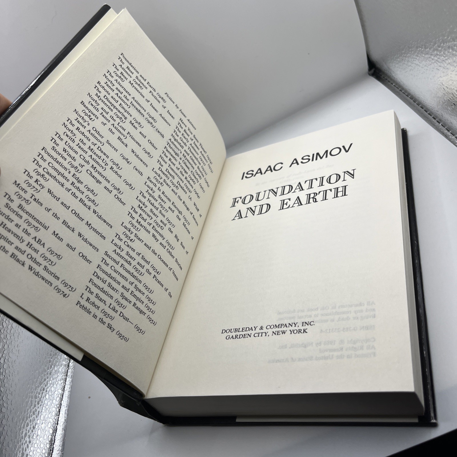 ​Isaac Asimov FOUNDATION AND EARTH Hardcover BCE SFBC 1986 Last Foundation Novel