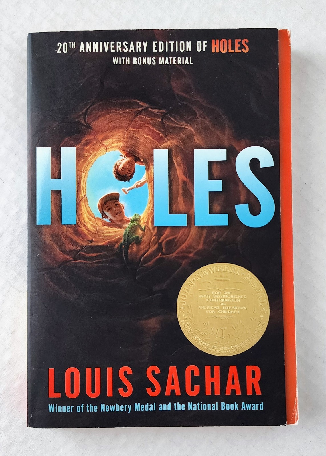 Louis Sachar Holes 20th Anniversary Edition PB Newbery Medal 233 Pages