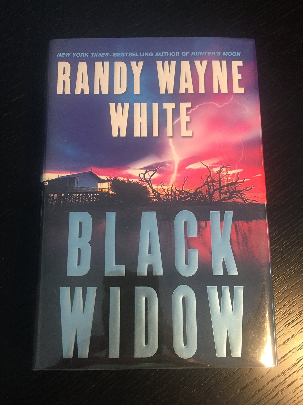 Black Widow (Thorndike Press Large Print Basic Series) – hardcover White, Ra…