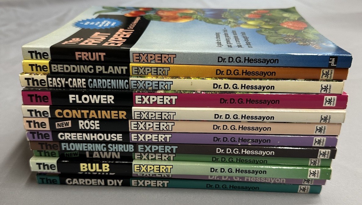 🌿 Lot of 12 Dr. D.G. Hessayon “Expert” Gardening Books Collection