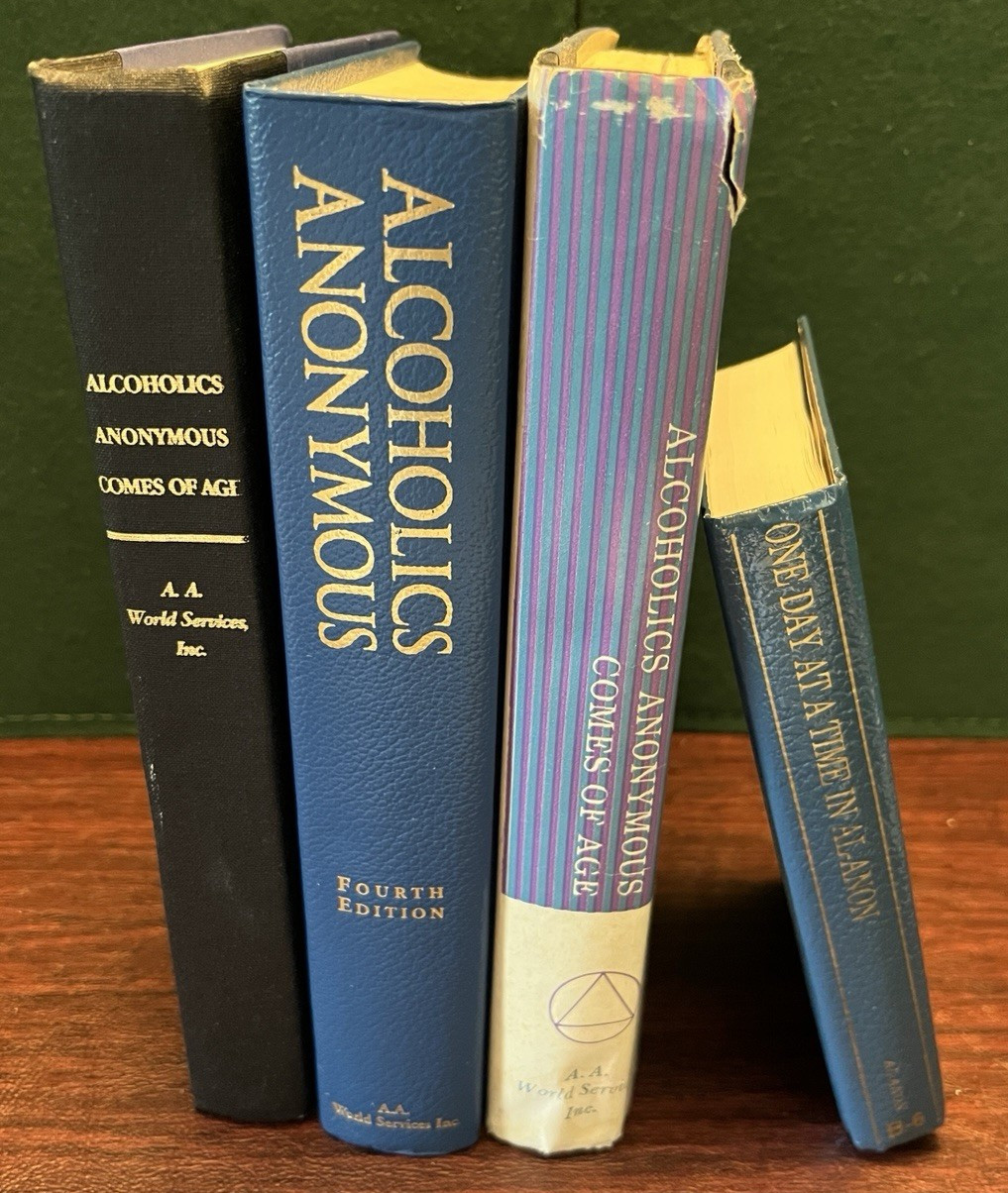 4 lot ALCOHOLICS ANONYMOUS Books AA Al-Anon Recovery Addiction 1970’s – 2020