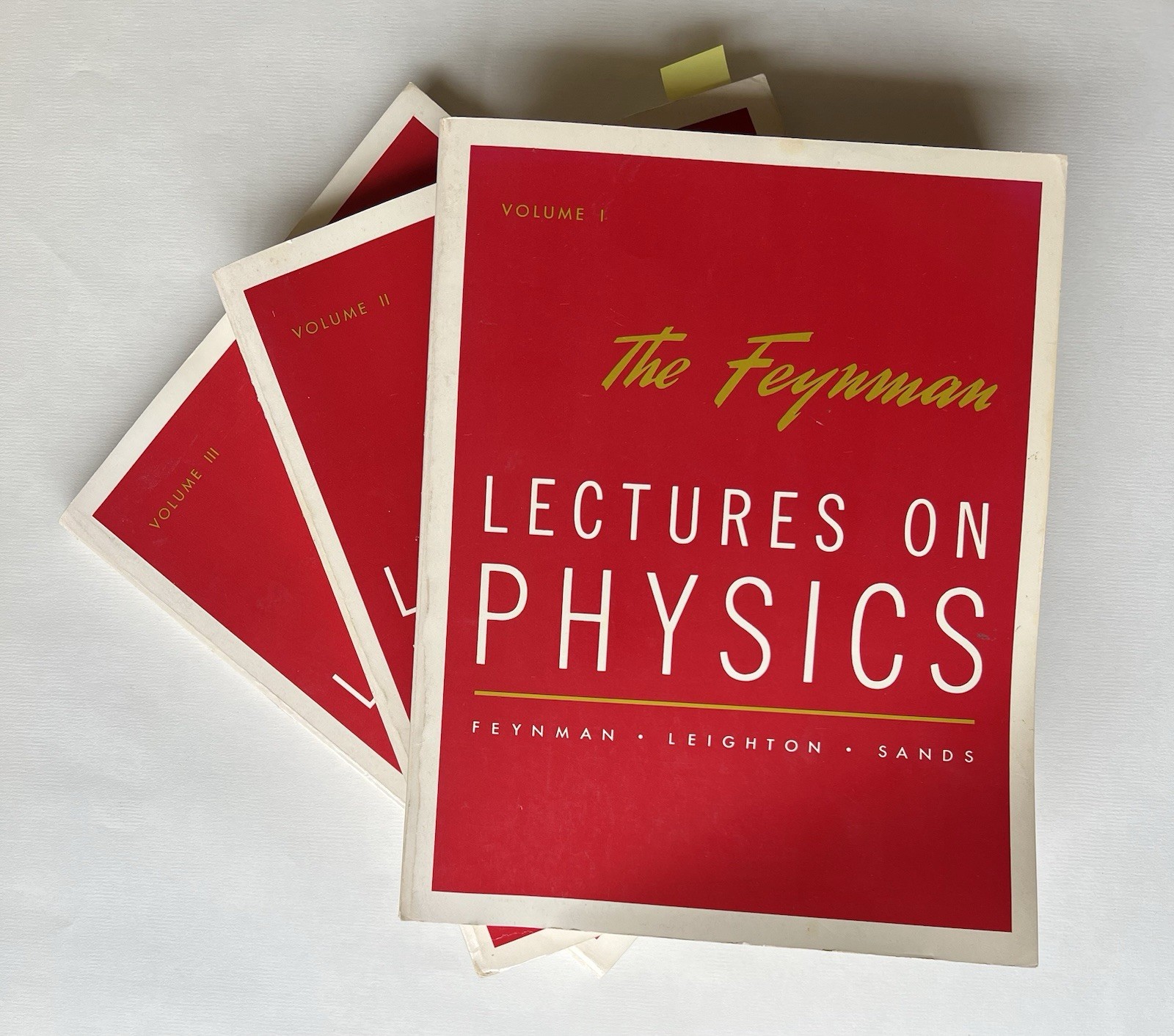 The Feynman Lectures on Physics Complete 3 Volume Set Paperback Addison