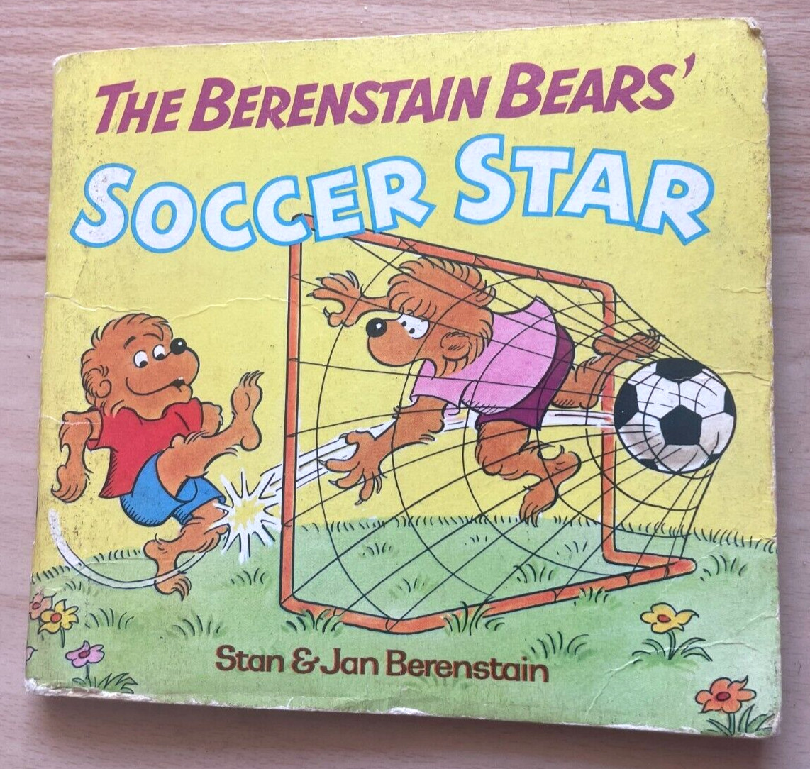 STAN & JAN BERENSTAIN. THE BERENSTAIN BEARS’ SOCCER STAR. 14 BY 13CM. 1983