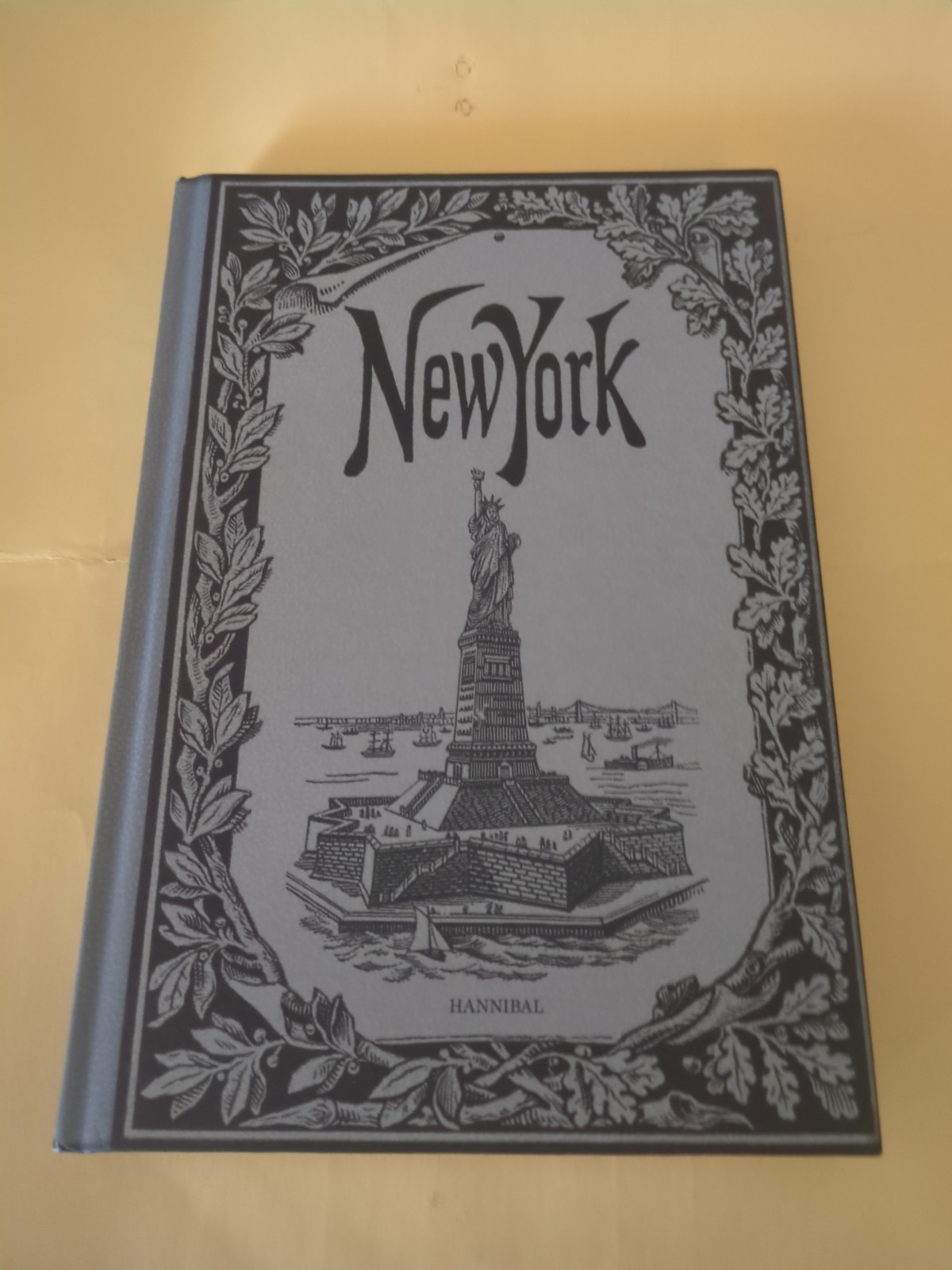 New York : A Photographic Journey by J.Goossens & T. Ronse (2020) VF Condition