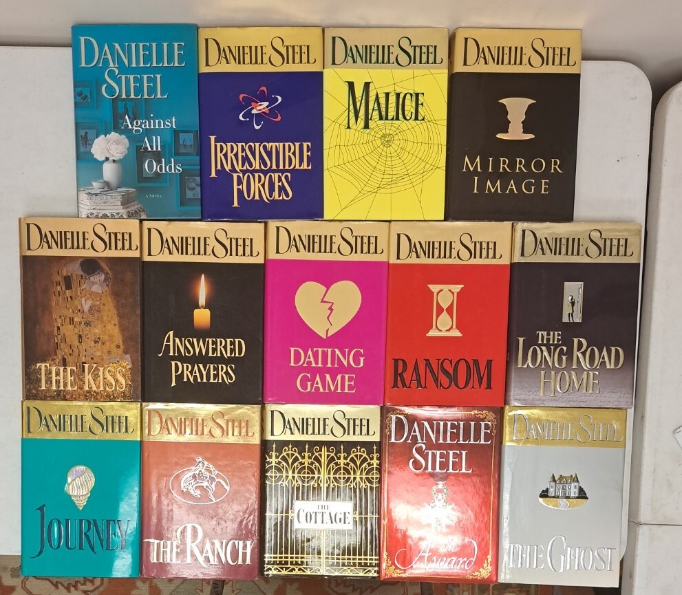 Danielle Steel Lot Of 14 Large Novels HC/DJ #5.3.9