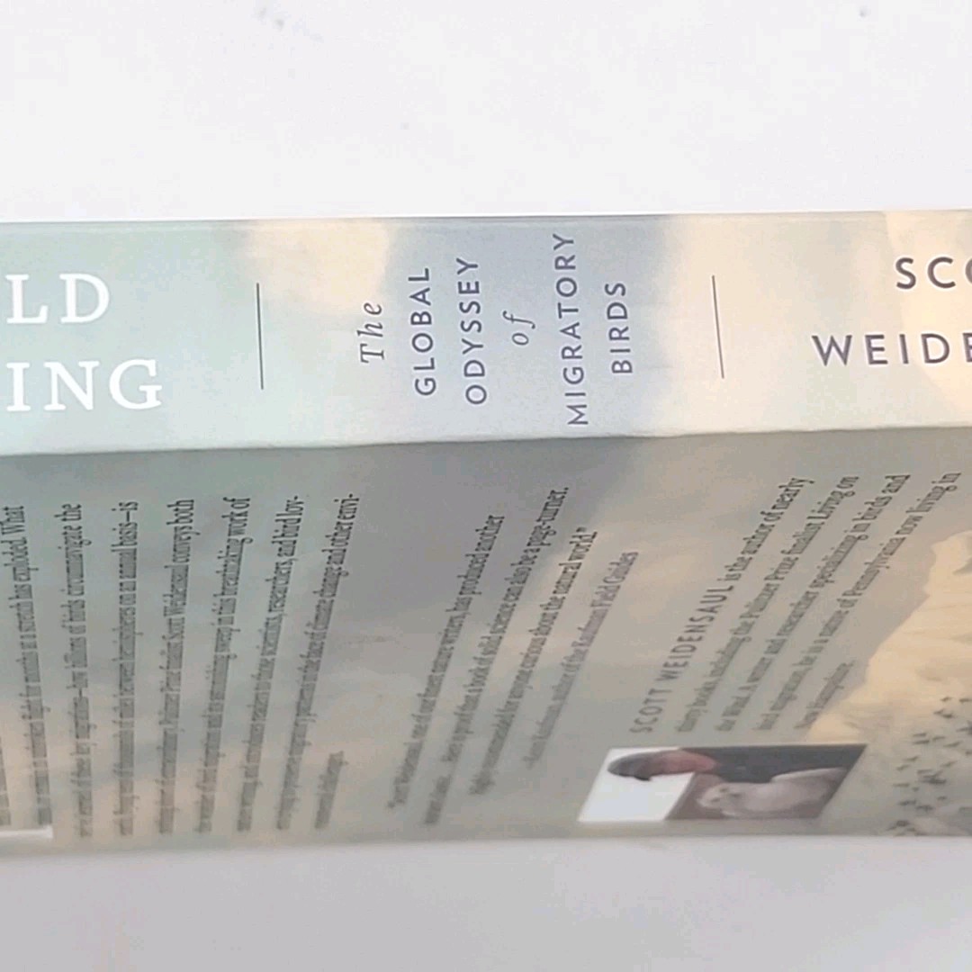 A World on the Wing by Scott Weidensaul FIRST EDTION THUS Paperback Book 2022