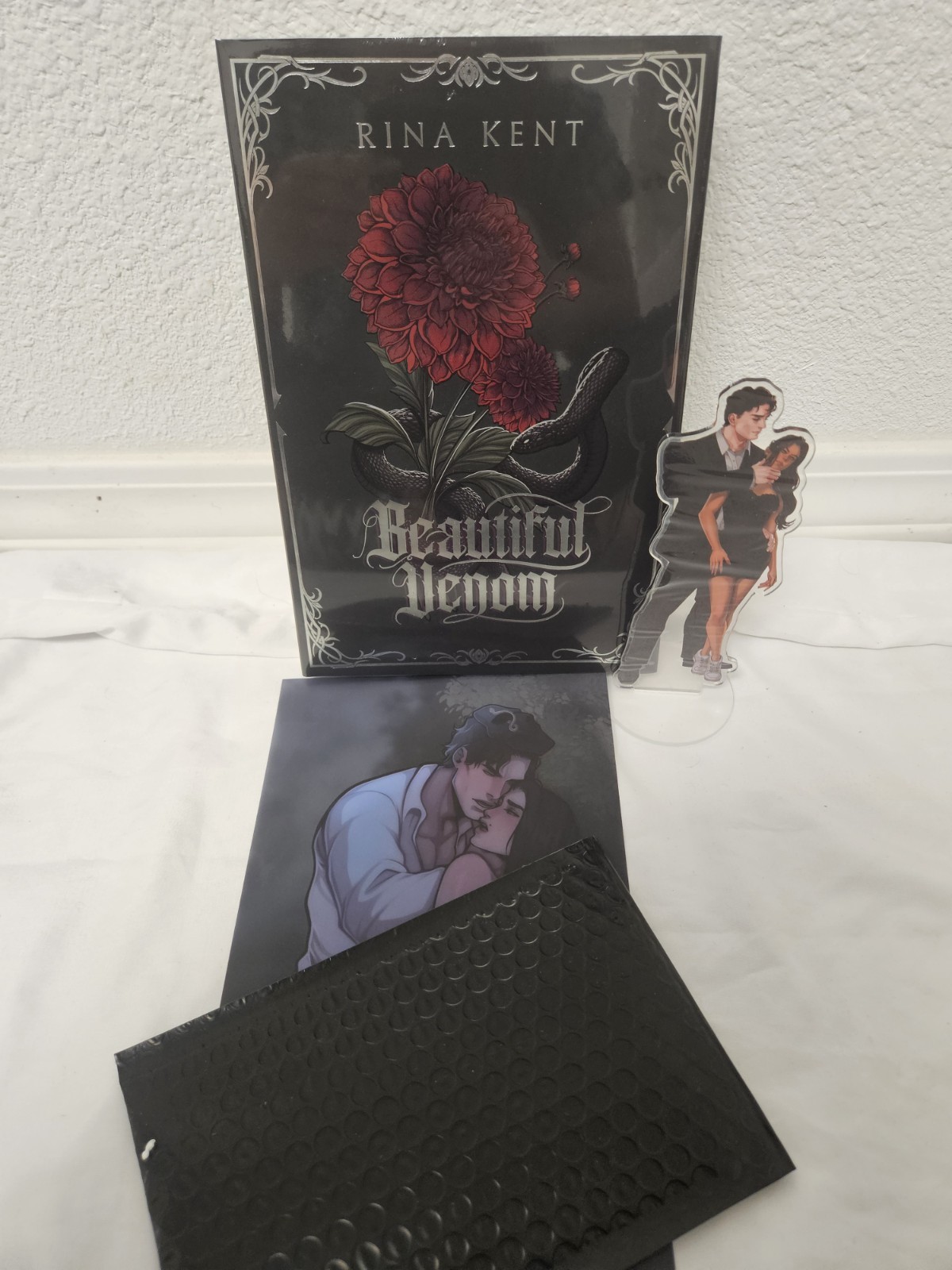 Beautiful Venom Rina Kent Crate Special Edition w/ Page Overlay & Standee NEW