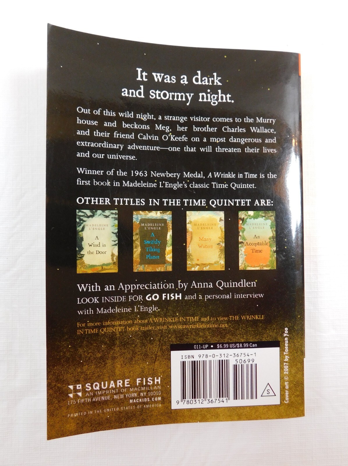 A Wrinkle in Time by Madeleine LEngle, 2007 Paperback