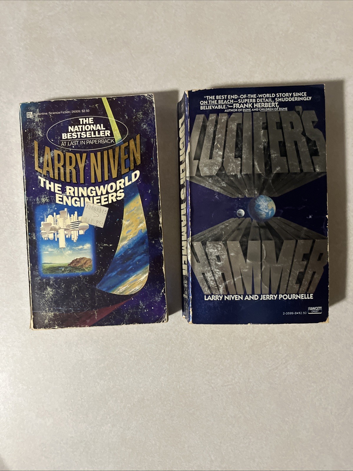 Lucifer’s Hammer: A Novel Niven Larry Pournelle Jerry & Ringworld Engineers Lot