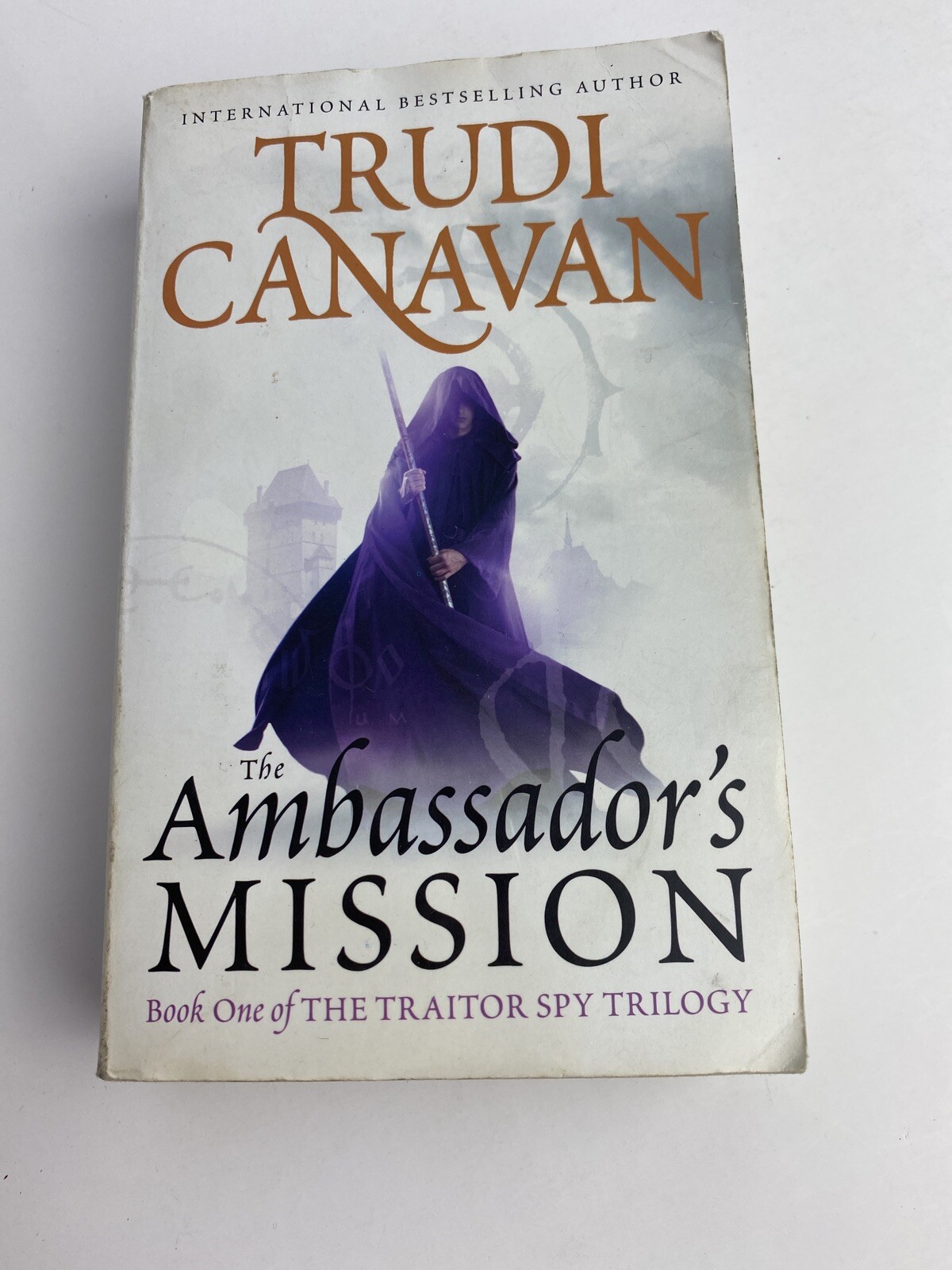 Trudi Canavan – The Ambassador’s Mission – Paperback