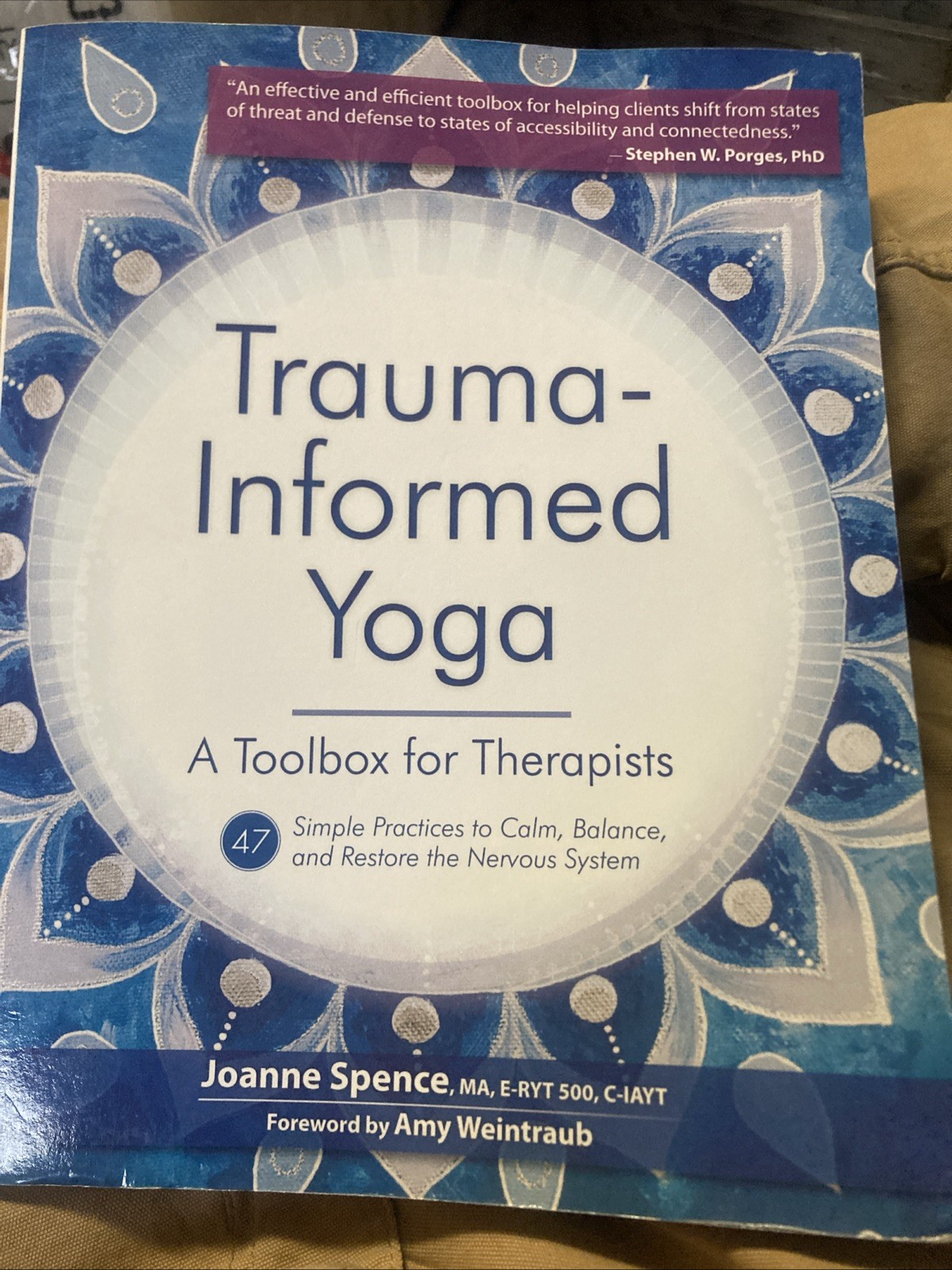 Trauma-Informed Yoga: A Toolbox for Therapists: 47 Practices to Calm Balance, an