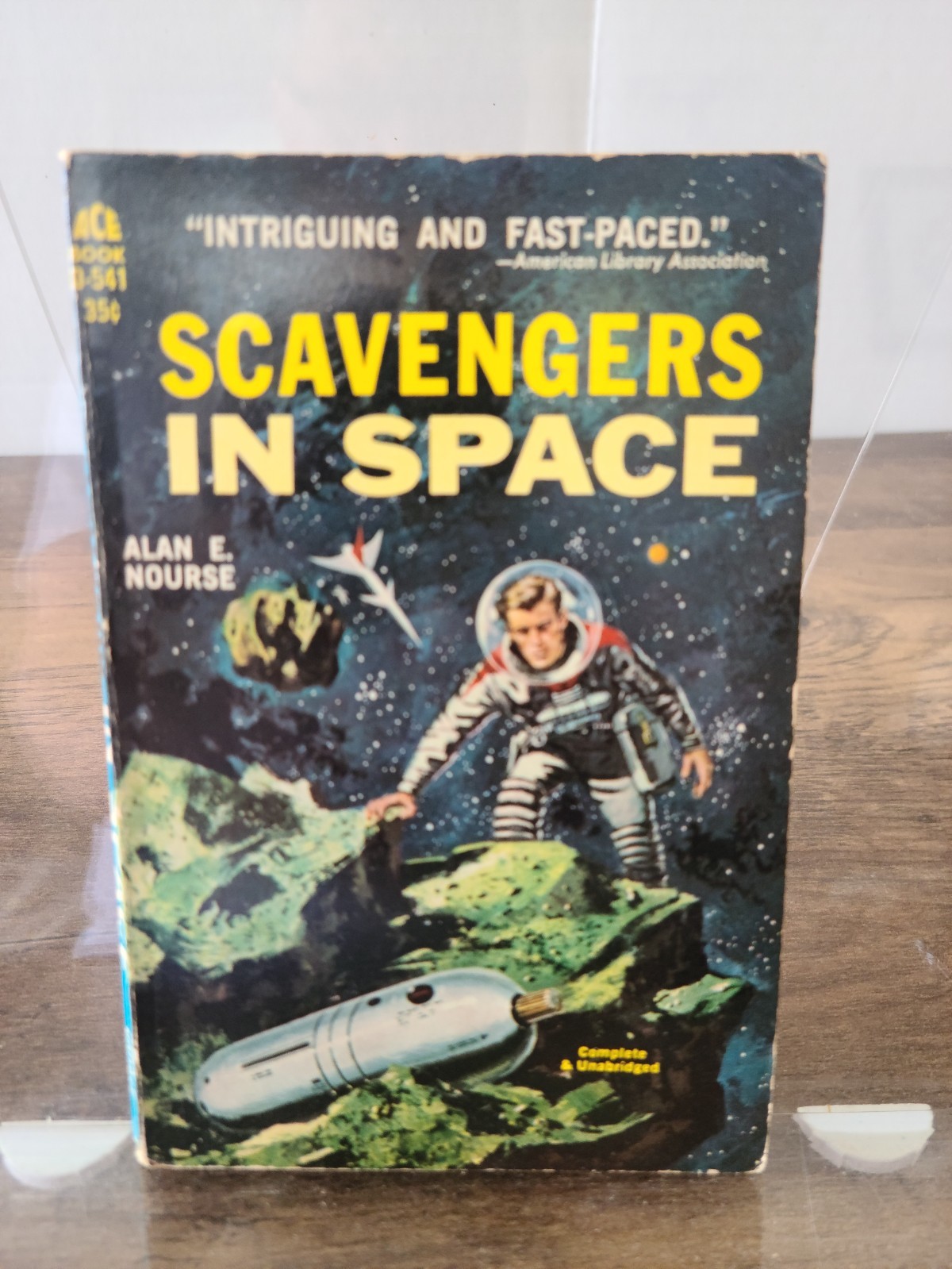 Vintage SF–Scavengers in Space by Alan E. Nourse (1959 ACE D-541 Paperback)