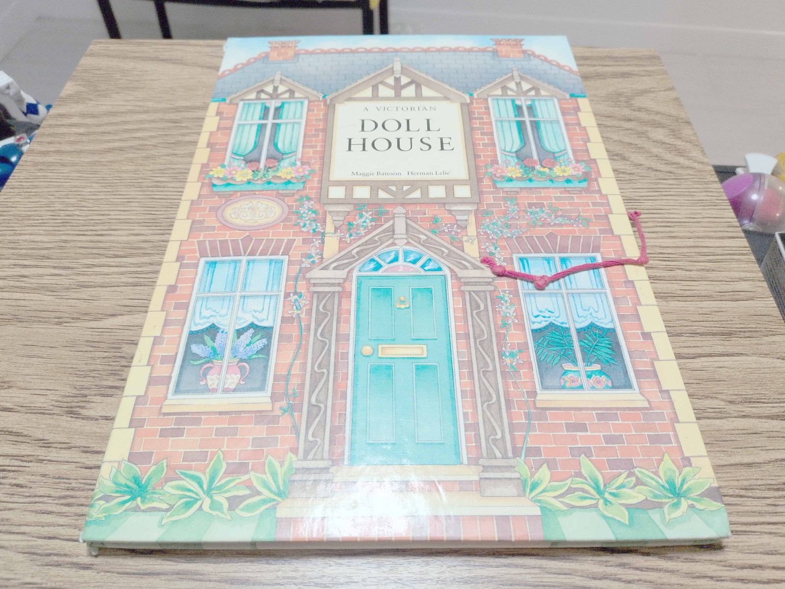 Victorian Doll House Pop up Book by Margaret Bateson (1991 HC)