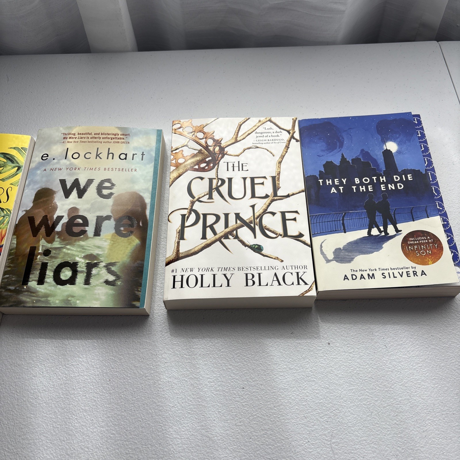 The Song Of Achilles, The Unhoneymooners, We Were Liars, +2 More. Lot Of 5