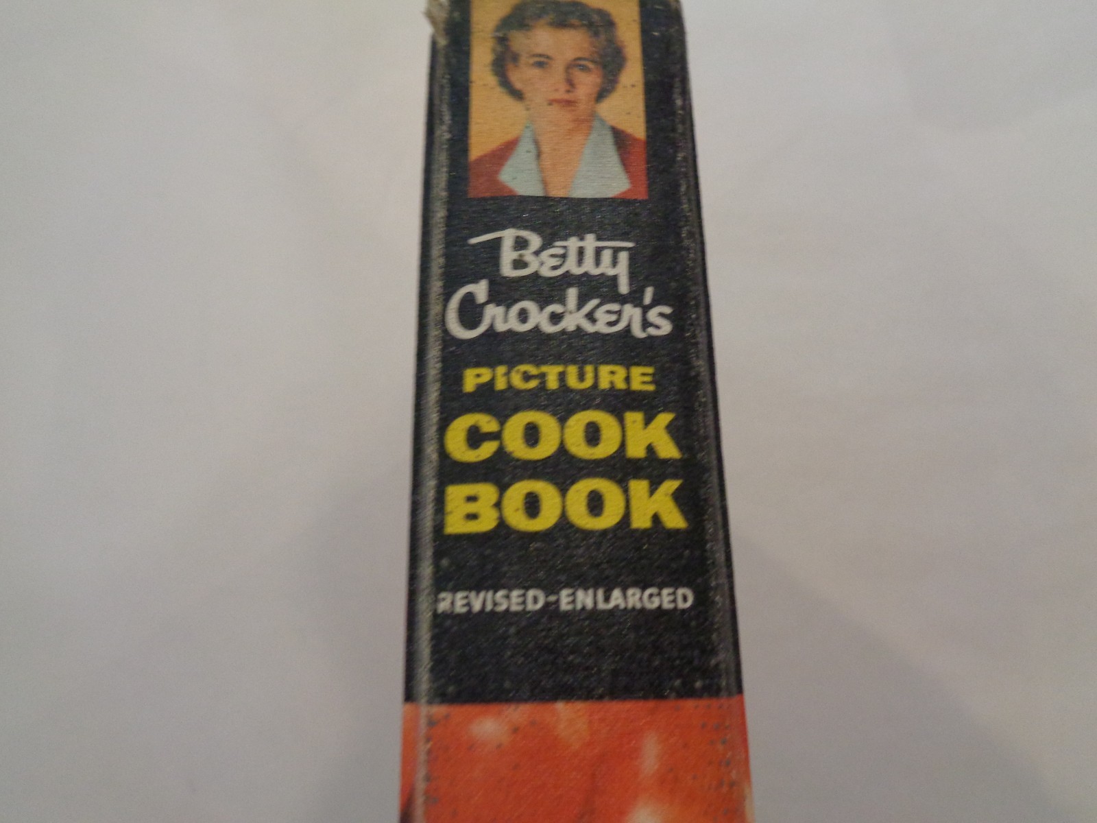 BETTY CROCKER PICTURE COOK BOOK.REVISED AND ENLARGED.H.C. 472 PAGES.