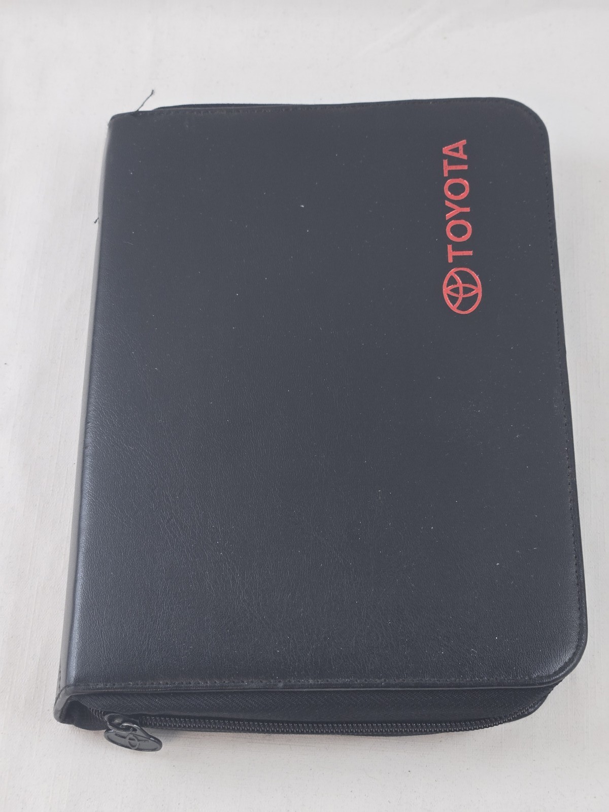 2007 Toyota Yaris Hatchback Owner’s Manual Set Maintenance Guide Warranty Case