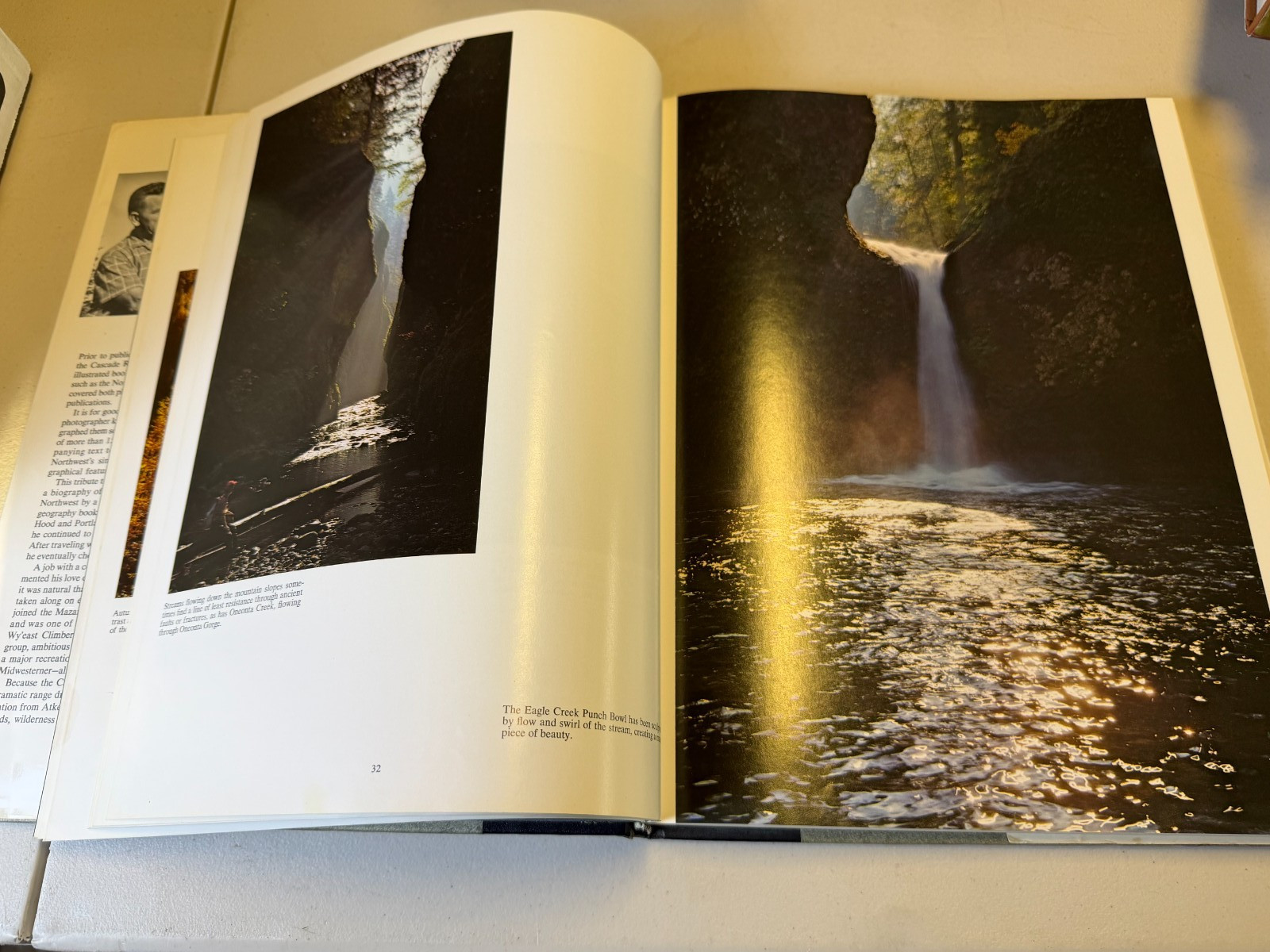 The Cascade Range SIGNED by Ray Atkeson HCDJ 1969 Large Oregon Photography Book