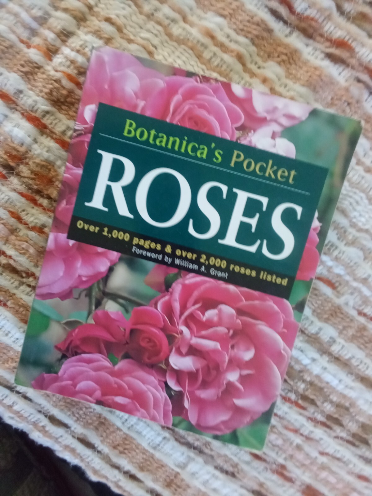 Botanica’s Pocket Roses: Over 1000 pages and 2000 roses listed (2001,Pb)