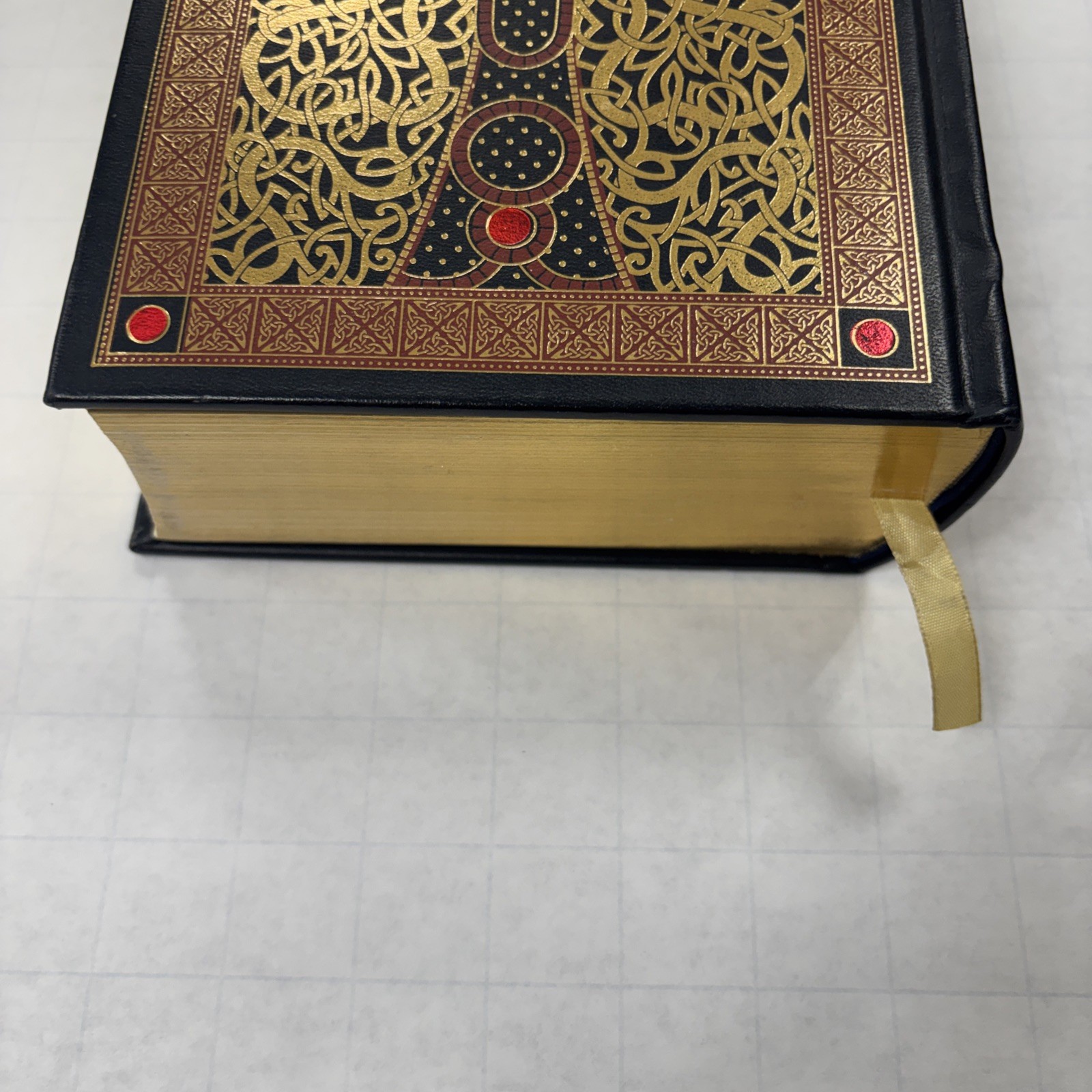 Holy Bible: King James Version (Leatherbound) by gustave-dore