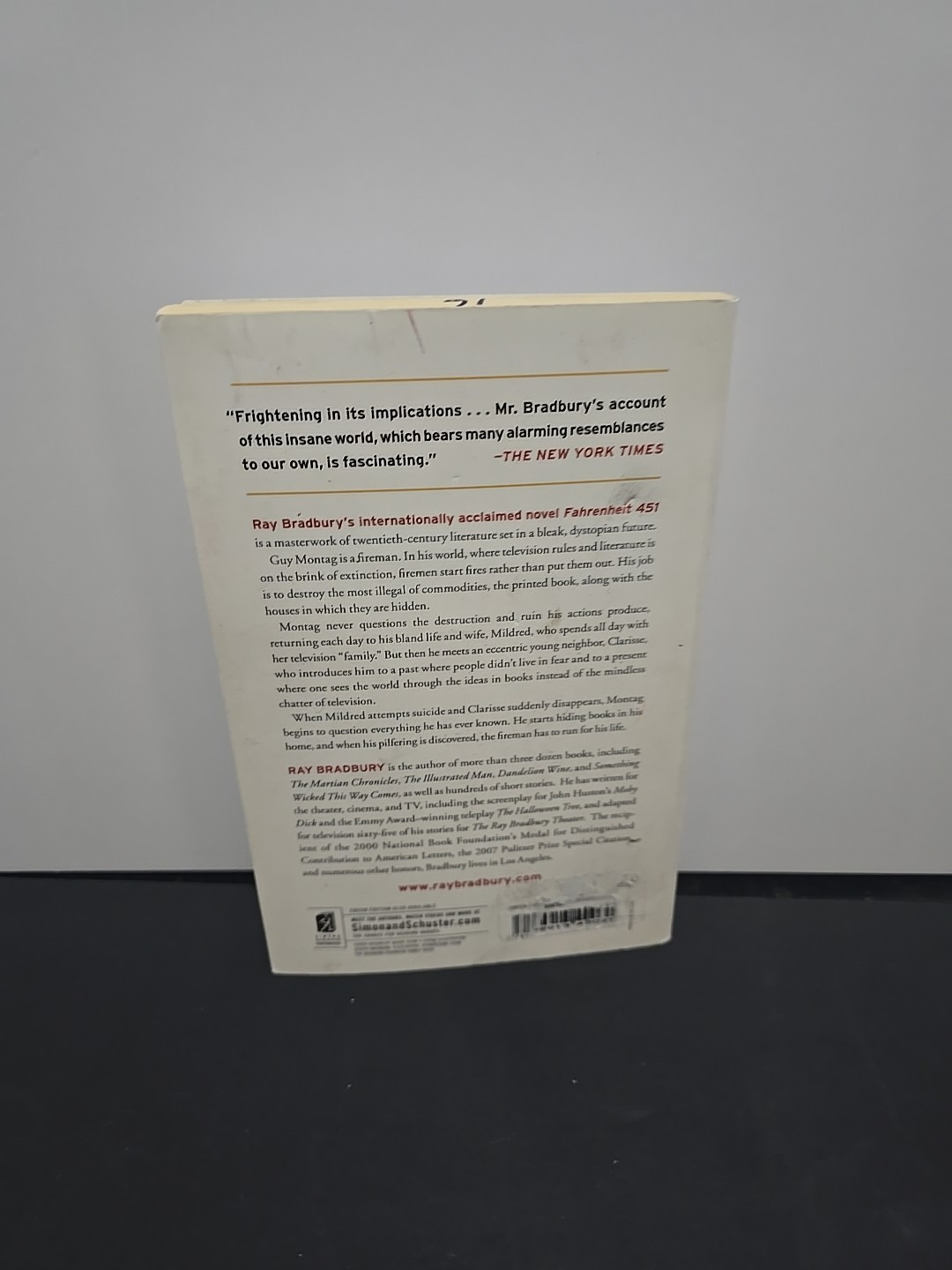 Fahrenheit 451 : A Novel by Ray Bradbury (Paperback) – Classic Sci-Fi