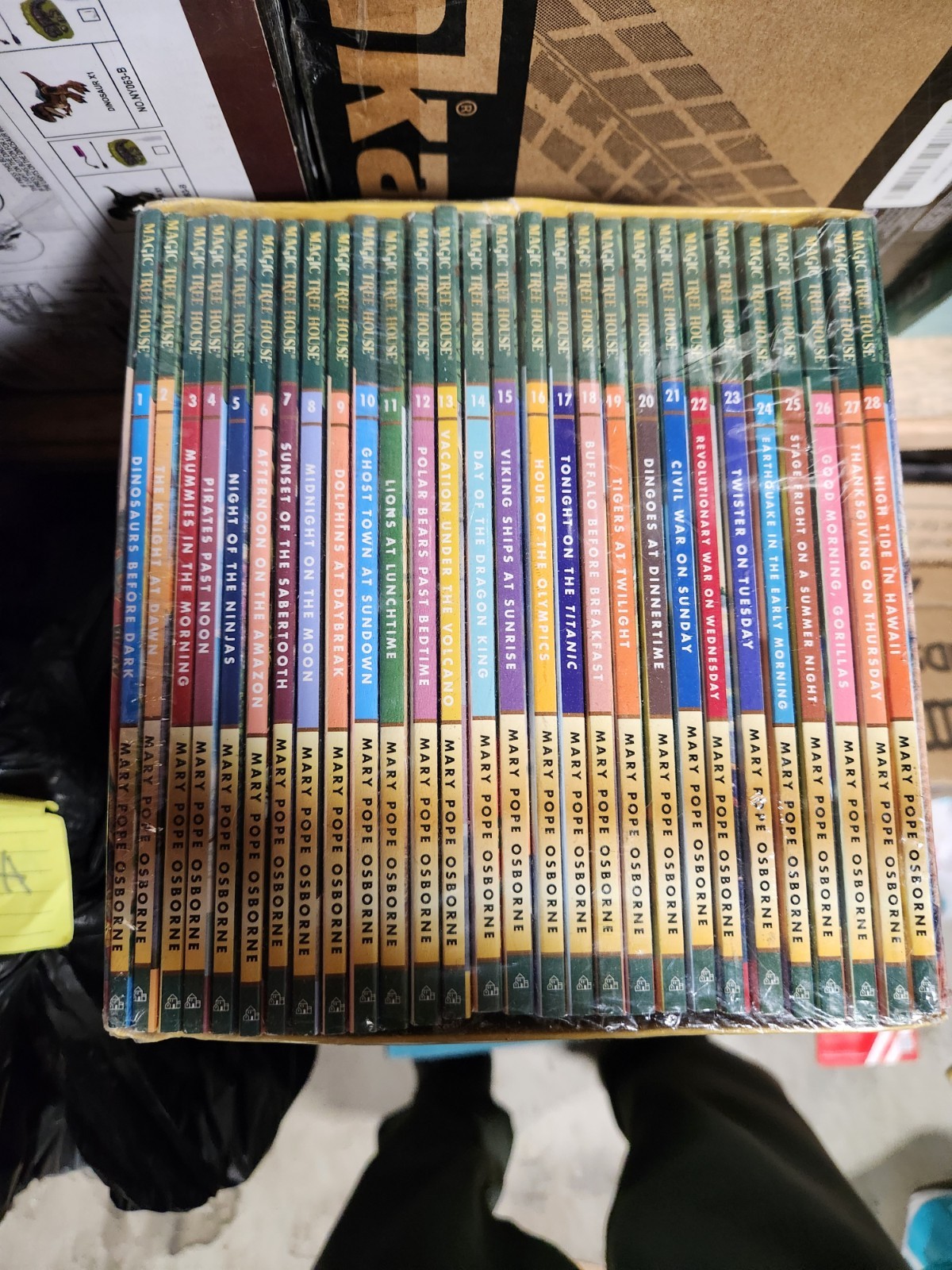 Magic Tree House (R) Ser.: Magic Tree House Books 1-28 Boxed Set by Mary Pope