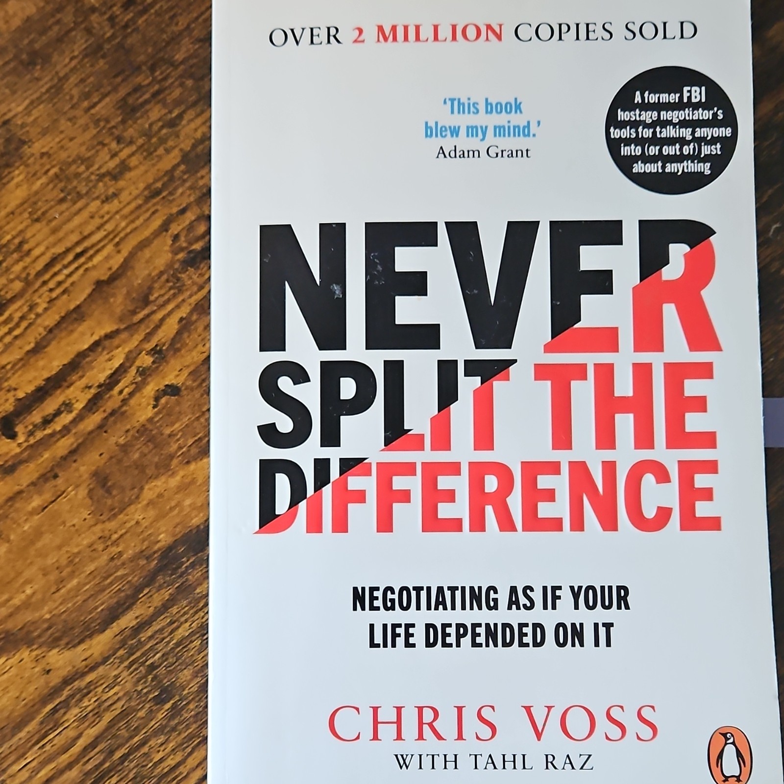 Chris Voss & Tahl Raz – Never Split the Difference (Paperback)